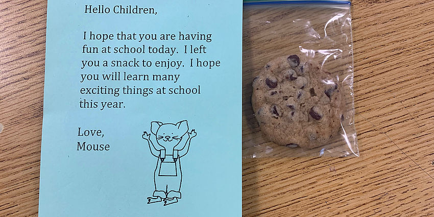 A note and a cookie from Mouse